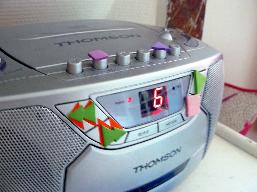 Un radio-cassette-CD adapté